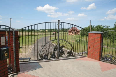 Brama skrzydłowa