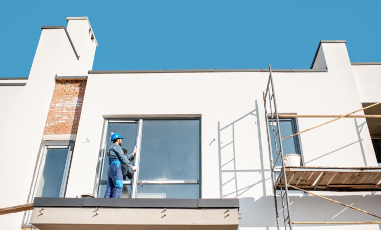 Nowy balkon w starym budynku. Jak pozbyć się strat ciepła przy renowacji?