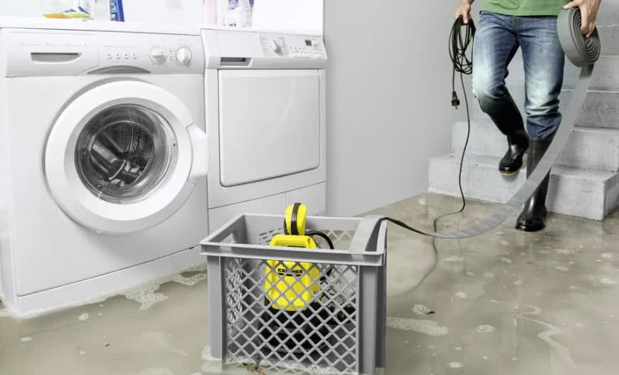 Jak i czym wypompować wodę z zalanej piwnicy?