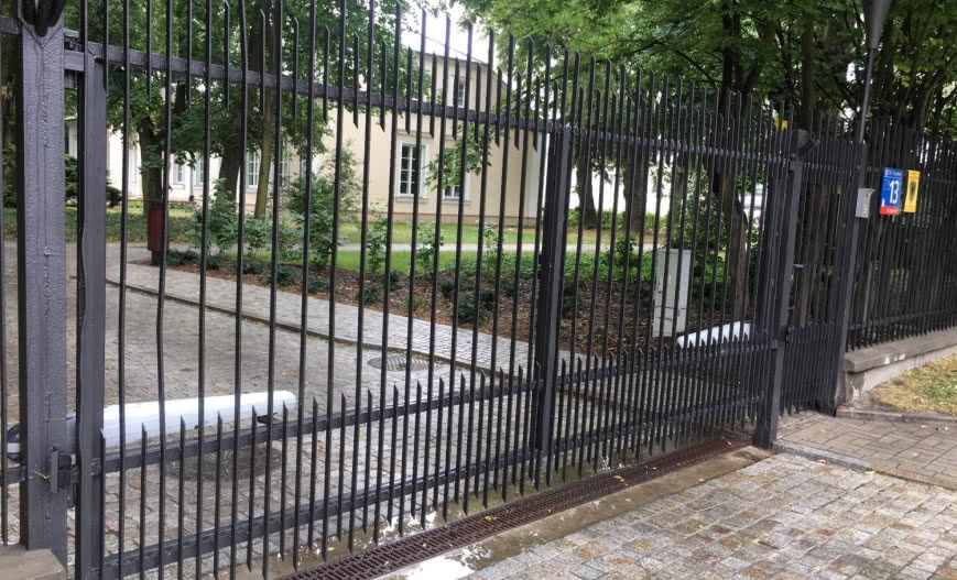 Fotokomórka, wideodomofon, oświetlenie - niezbędne akcesoria do Twojej bramy