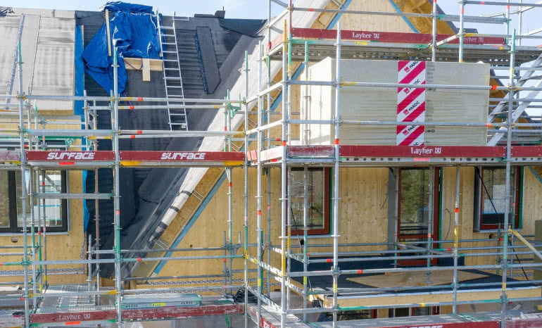 Ten błąd w izolacji domu drewnianego kosztuje fortunę. Sprawdź, jak uniknąć kondensacji!