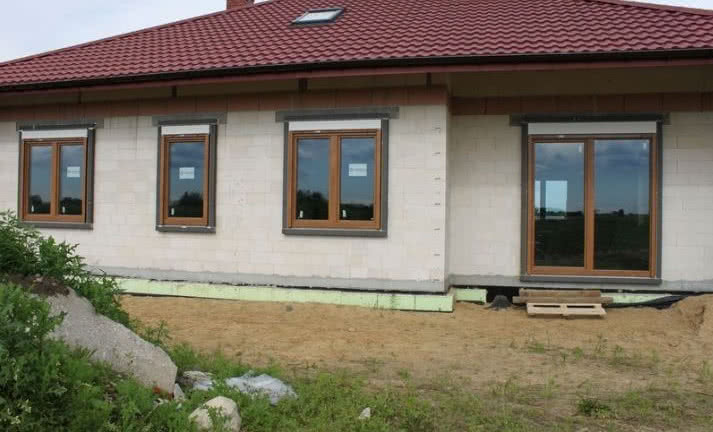 Montaż okien z roletami nadstawnymi metodą MOWO